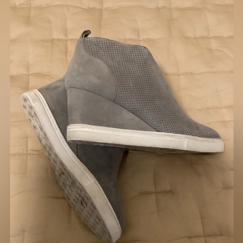 Paola Wedge Booties